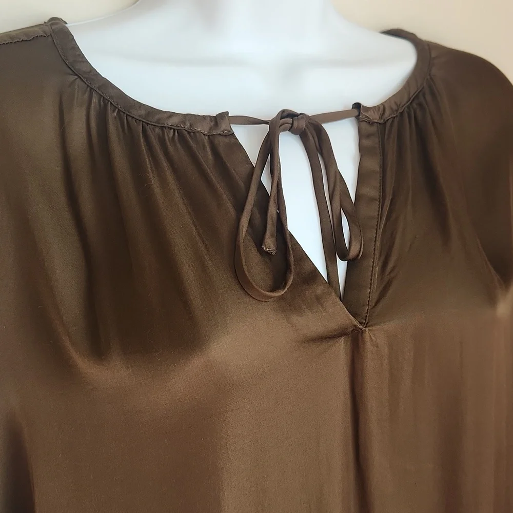 Chelsea & Theodore Olive Green Silky Boho Top. Size M
